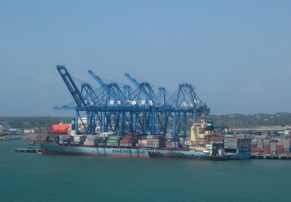 Cranes working a container vessel